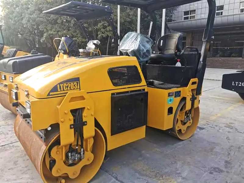 Double drum road roller