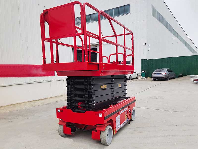 Self propelled scissor lift platform