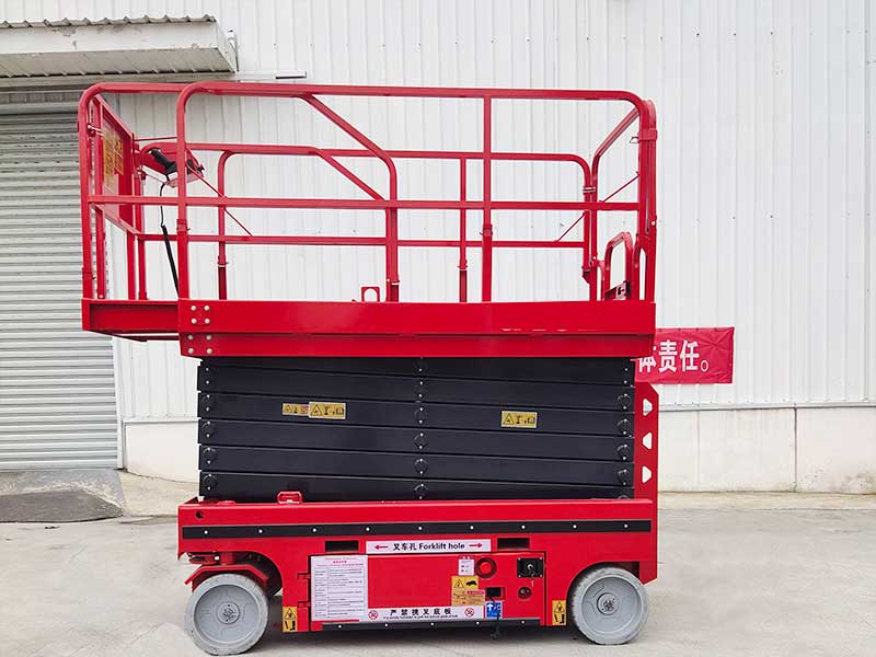 Self propelled scissor lift platform