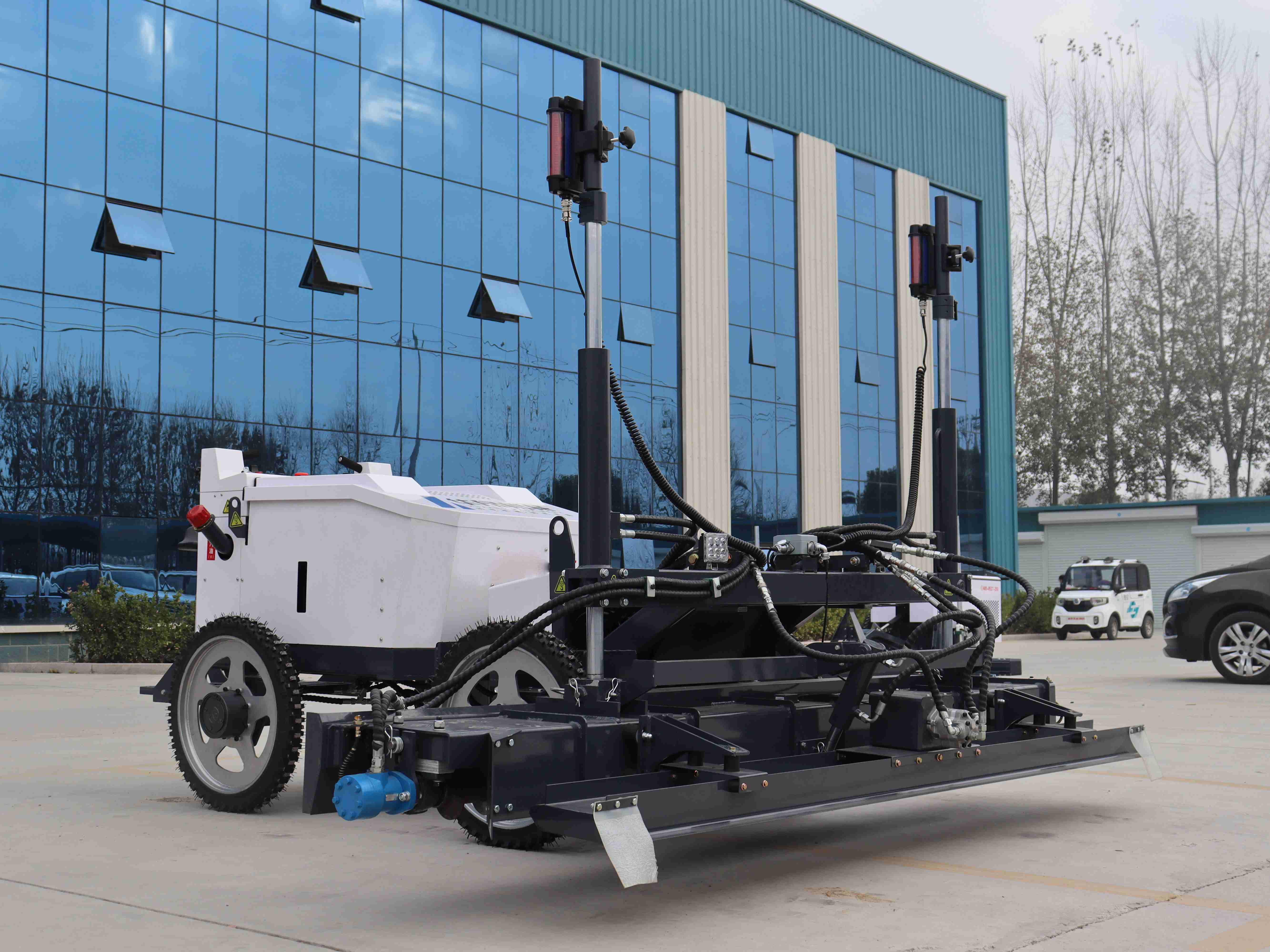 Laser Screed Machine with four wheels