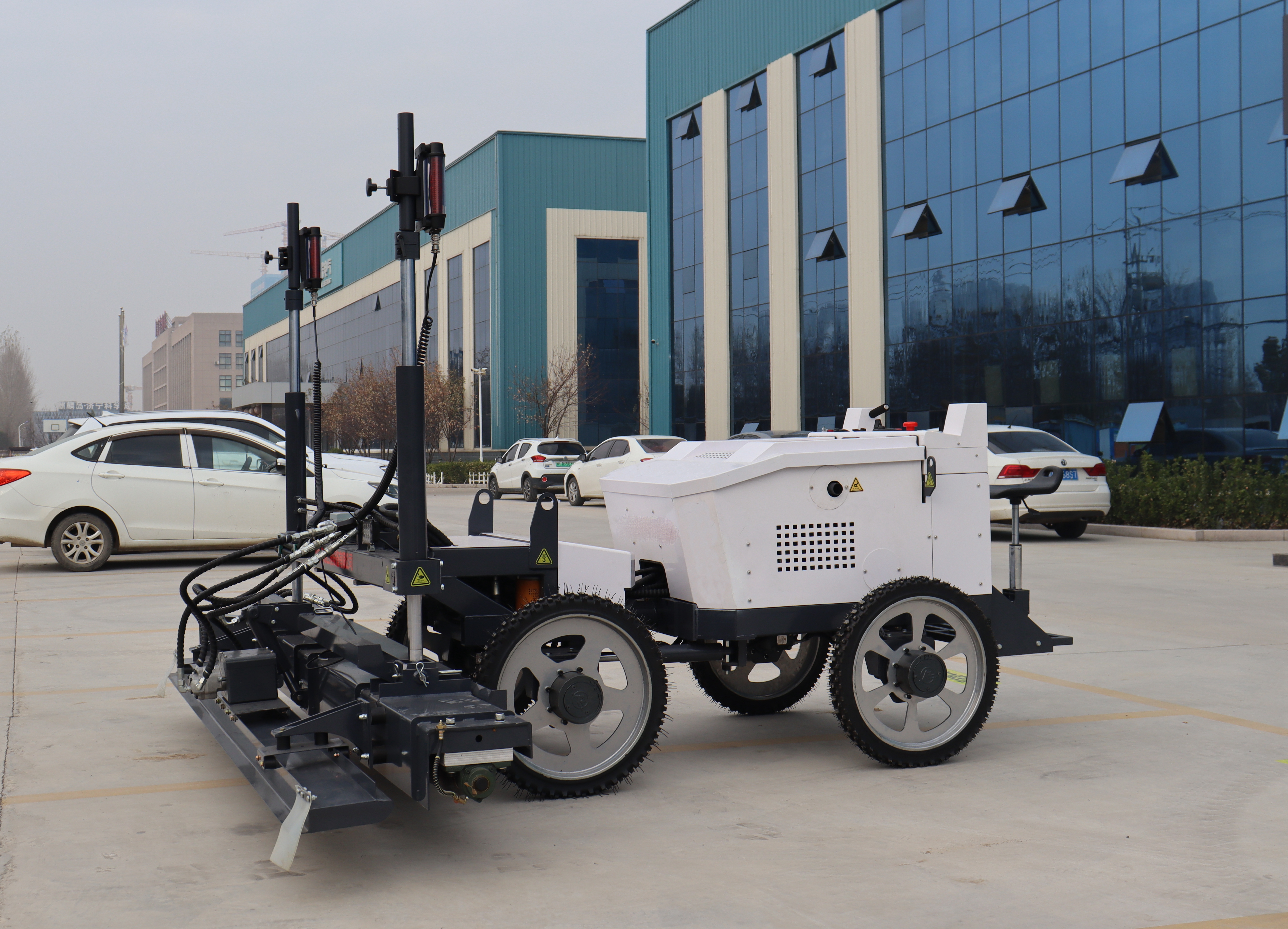 Laser Screed Machine with four wheels